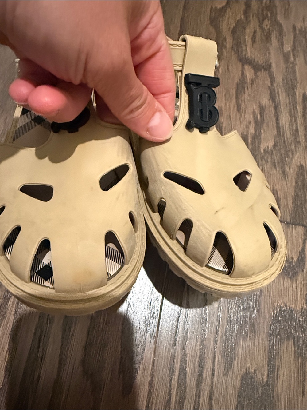 Burberry Beige Kids jelly Sandals with TB Logo - Picture 4 of 8